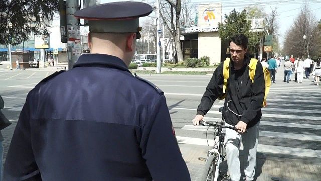Краснодарские инспекторы ГИБДД проводят профилактическую акцию «МотоВелоСИМ»