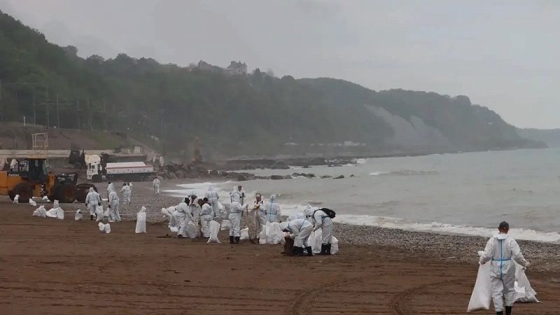 Более 31,2 тысячи кубов загрязнённой смеси убрали из-за разлива нефти в Туапсе