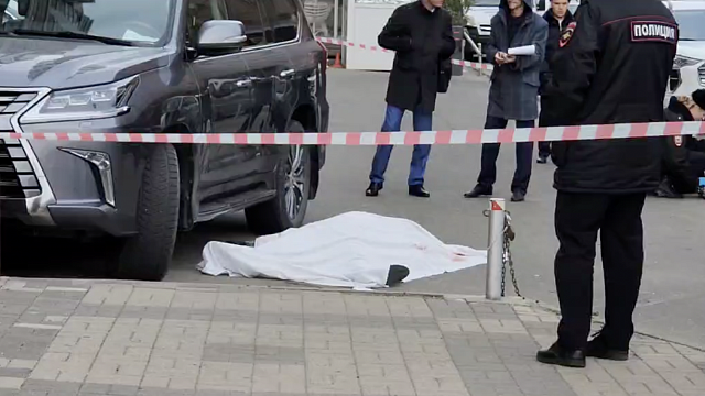В центре Краснодара неизвестный застрелил мужчину. Фото: телеканал «Краснодар» 