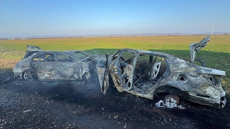 Четыре человека погибли в загоревшихся после столкновения автомобилях на Кубани