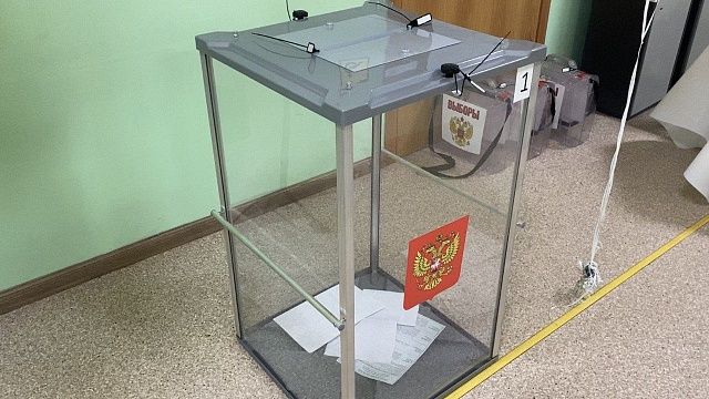 На Кубани усилили охрану ящиков для голосования после инцидентов с зеленкой Фото: телеканал Краснодар