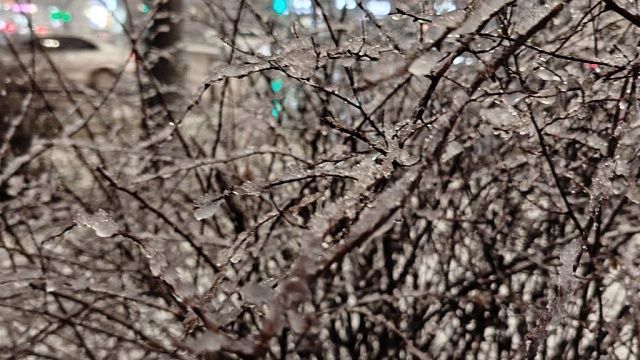 На чёрный снег и загрязнение воздуха пожаловались жители Назарова