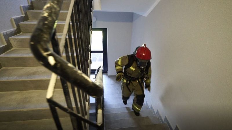 На Кубани впервые провели соревнования по скоростному подъему пожарных на высотное здание 