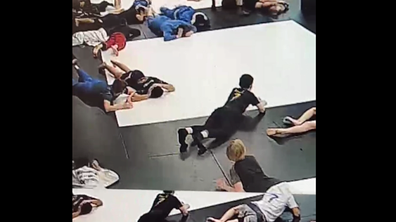 Люди в масках ворвались в детскую академию единоборств в Краснодаре 