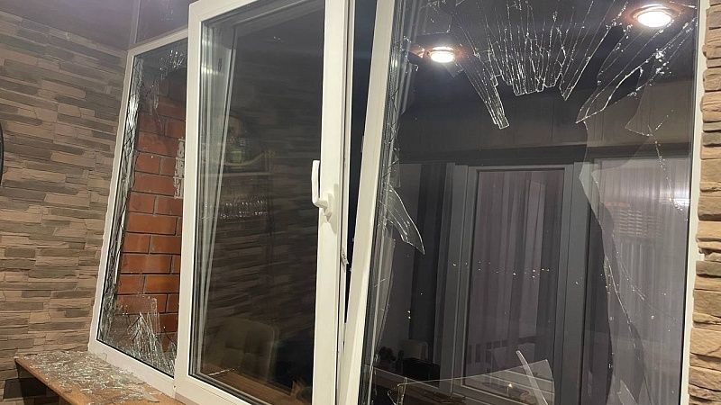 Гладков показал фото повреждённого обломками БПЛА дома в Старом Осколе