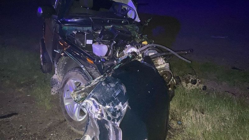 В лобовом столкновении с фурой погиб водитель легковушки на Кубани