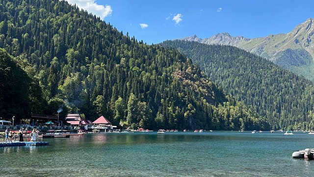 На 5–10% снизились продажи туров летом 2026 года в Абхазию