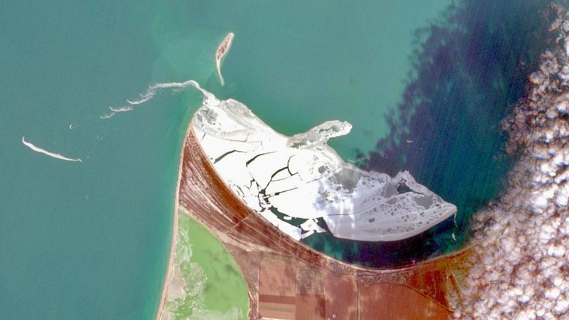 Семикилометровый «айсберг» обнаружили у берегов Крыма в Черном море