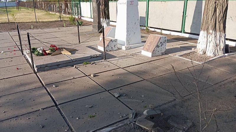 Вражеские дроны ударили по мемориалу ВОВ в Херсонской области