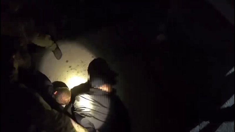 Появилось видео задержания фальшивомонетчика с тысячей долларов в Сочи