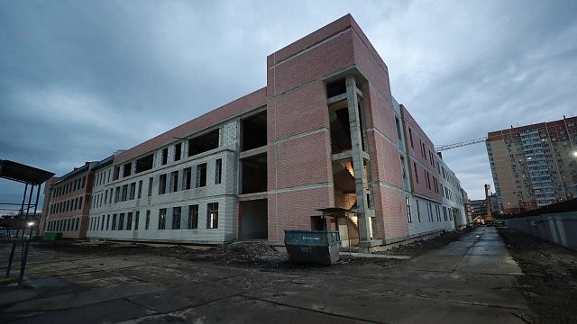 Школа по ул. Байбакова в Краснодаре готова на 48%
