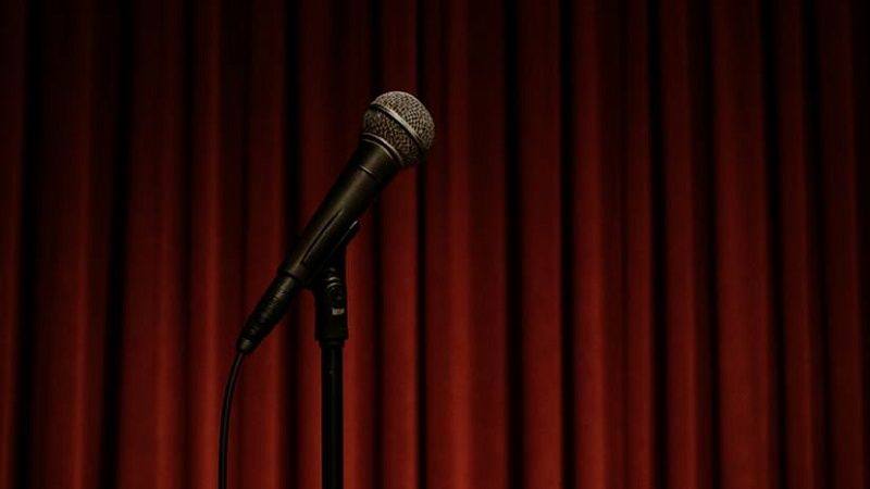 Лолита опустилась на колени и извинилась за дорогие билеты в Нижнем Новгороде