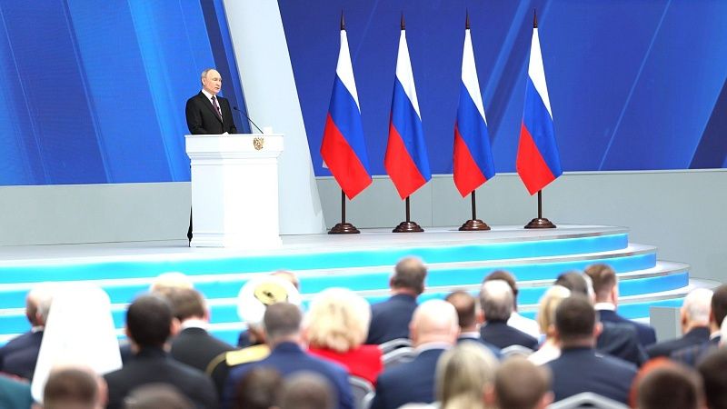 Путин предложил дать выпускникам возможность пересдавать ЕГЭ до конца приемной кампании