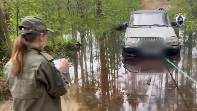 Тела четырех мужчин нашли в утонувшей машине в Нижегородской области