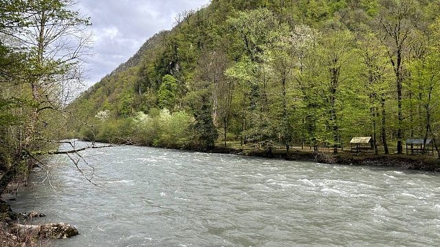 Из-за сильных дождей может подняться уровень рек в Сочи 12 мая