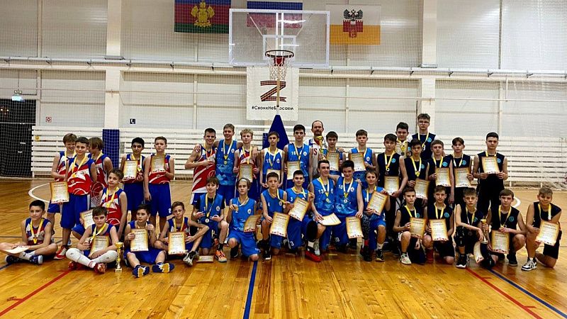 В Краснодаре провели городское первенство по баскетболу среди юношей