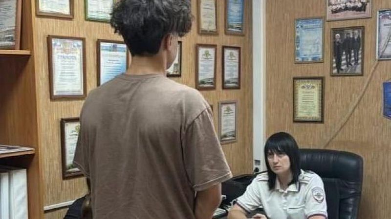 Смеявшегося над фамилиями бойцов СВО подростка доставили в полицию Новороссийска