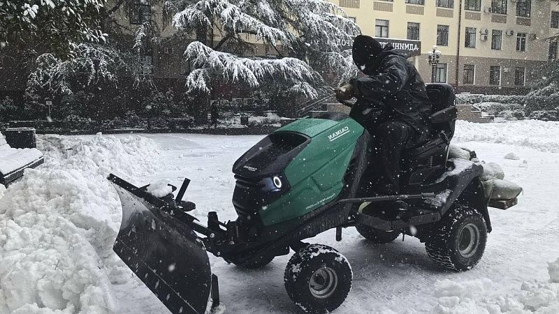 К полуметровой отметке приблизилась высота сугробов в Красной Поляне