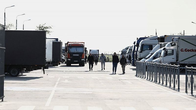 На Керченской паромной переправе ожидают 320 большегрузов
