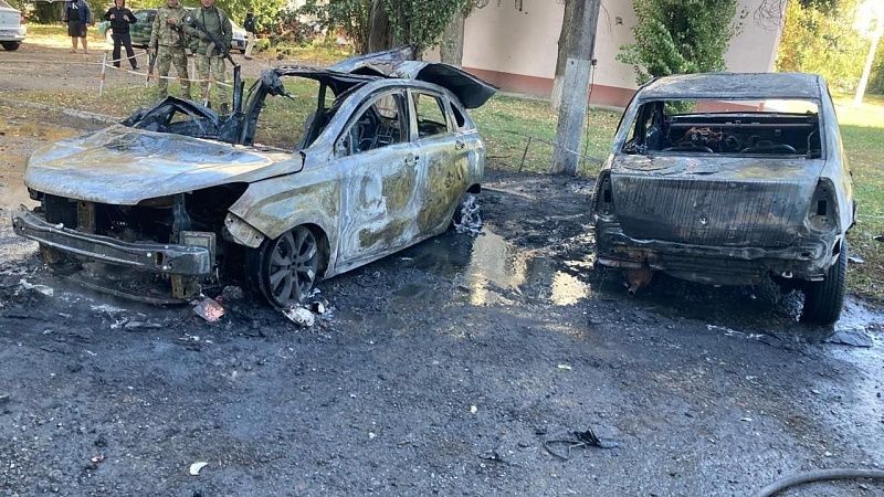 Два автомобиля загорелись после атаки беспилотников ВСУ в Белгороде