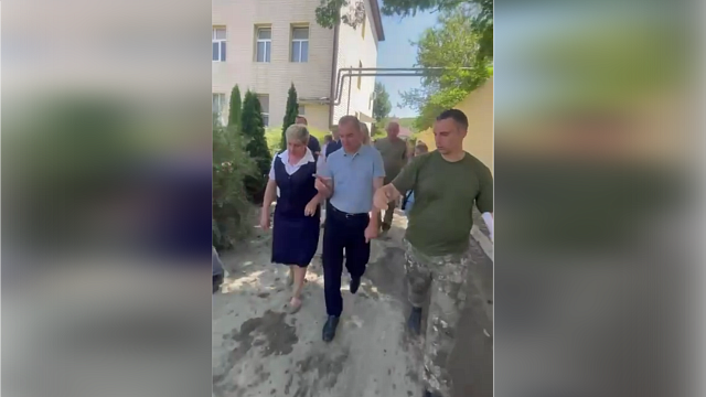 Губернатор Кубани посетил пострадавшую от стихии школу в поселке Новомихайловском