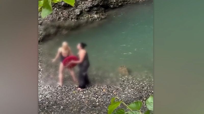 Очевидцы сняли шаманский ритуал с полуголыми женщинами в Сочи 