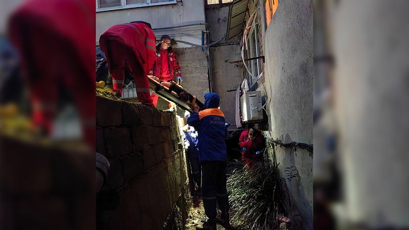 МЧС спасли выпавшую с четвёртого этажа женщину в Сочи