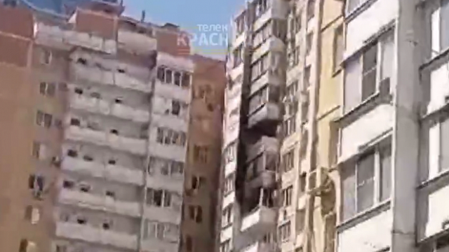 На ул. Атарбекова случился пожар. Его потушили за 15 минут. Фото: телеканал «Краснодар»