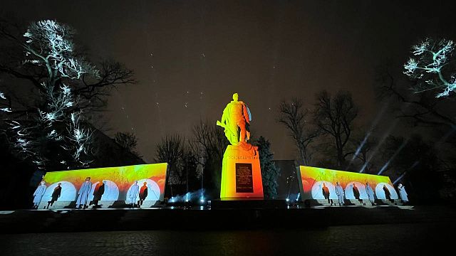 У памятника советским воинам-освободителям прошло световое представление «Краснодар 1943. Живая история»