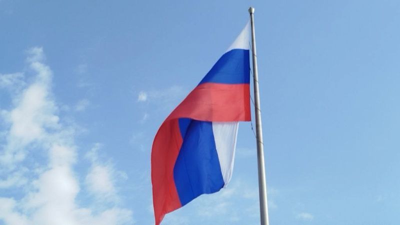 Подростки включили гимн России на улице в Киеве