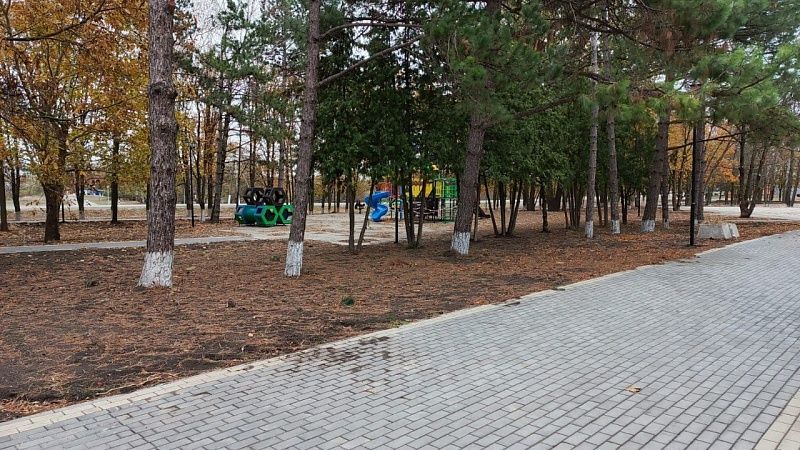 Обновлённый сквер со скейт-зоной открылся для посещения в Каневском районе