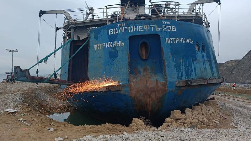 Первый коффердам установят над танкерами в Керченском проливе осенью