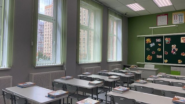 Депутат Нилов предложил отменить бесплатное образование для детей мигрантов