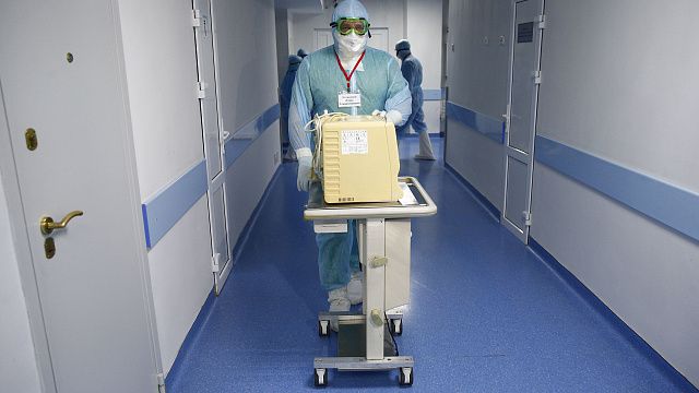 На аппаратах ИВЛ в ковидных госпиталях находятся 3 пациента. Фото: Геннадий Аносов