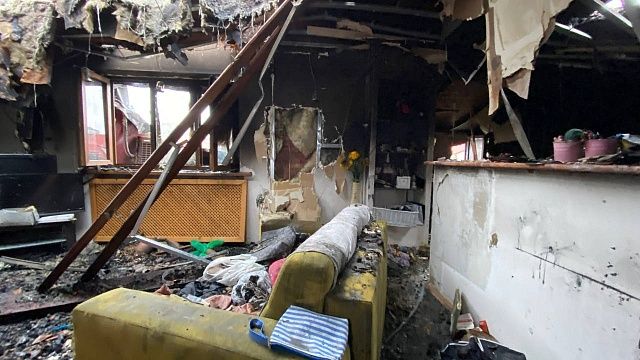 Мощный взрыв водонагревателя разрушил подъезд дома в Приморье