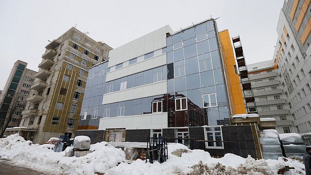Новый корпус Краевой клинической больницы № 1 в Краснодаре возвели на треть