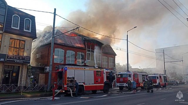 Из-за пожара на ул. Тургенева в Краснодаре остановили движение троллейбусов