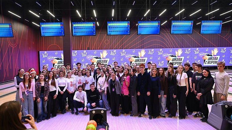 Глава Краснодара поздравил с Новым годом участников проекта «Школа с мэром»