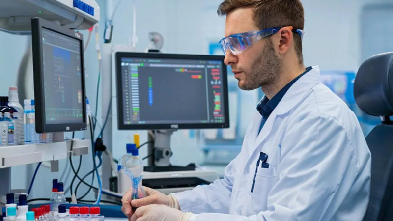 Более тысячи допинг-проб перед бегством уничтожил Родченков в Москве