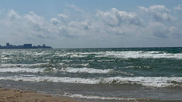 Более двух тысяч мешков с мазутом подняли с морского дна в Анапе