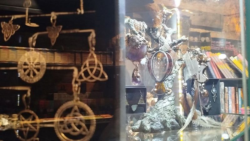 Похитившую у клиенток 860 млн рублей женщину-шамана объявили в розыск в Европе 