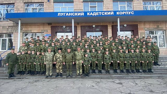 Атаманы Всероссийского и Кубанского казачьего обществ побывали в Луганском кадетском корпусе