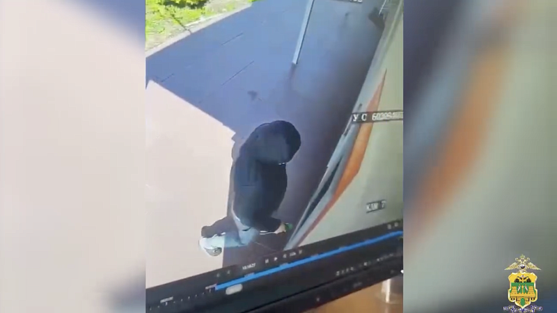 Таксист украл у пенсионера 100 тысяч рублей в Горячем Ключе