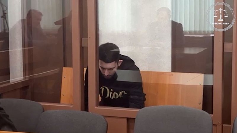 В колонию на 18 лет отправили мужчину, забившего дочь сожительницы ремнем в Сочи