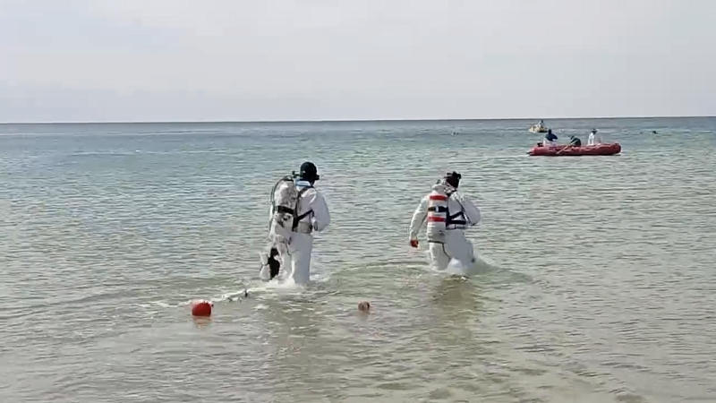 С морского дна подняли 920 мешков с мазутом в Анапе