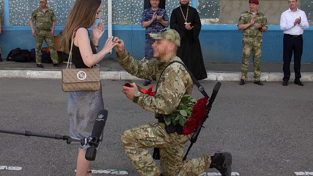 Вернувшийся со спецоперации солдат предложил девушке стать его женой