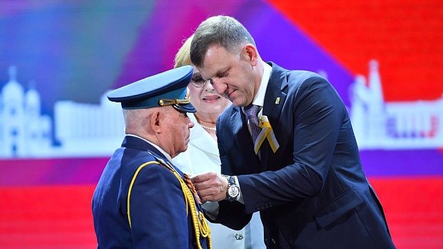 Краснодарцам в день 230-летия города вручили награды 