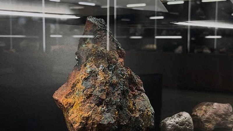 Найденные под Окуловкой осколки метеорита выставили на продажу