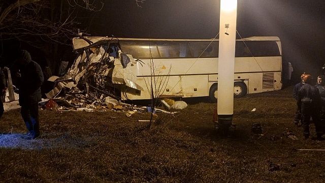 5 человек погибли в аварии автобуса с грузовиком. Фото: УМВД России по Краснодарскому краю