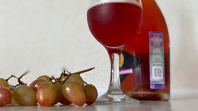 Запила таблетки вином и погибла жительница Великобритании